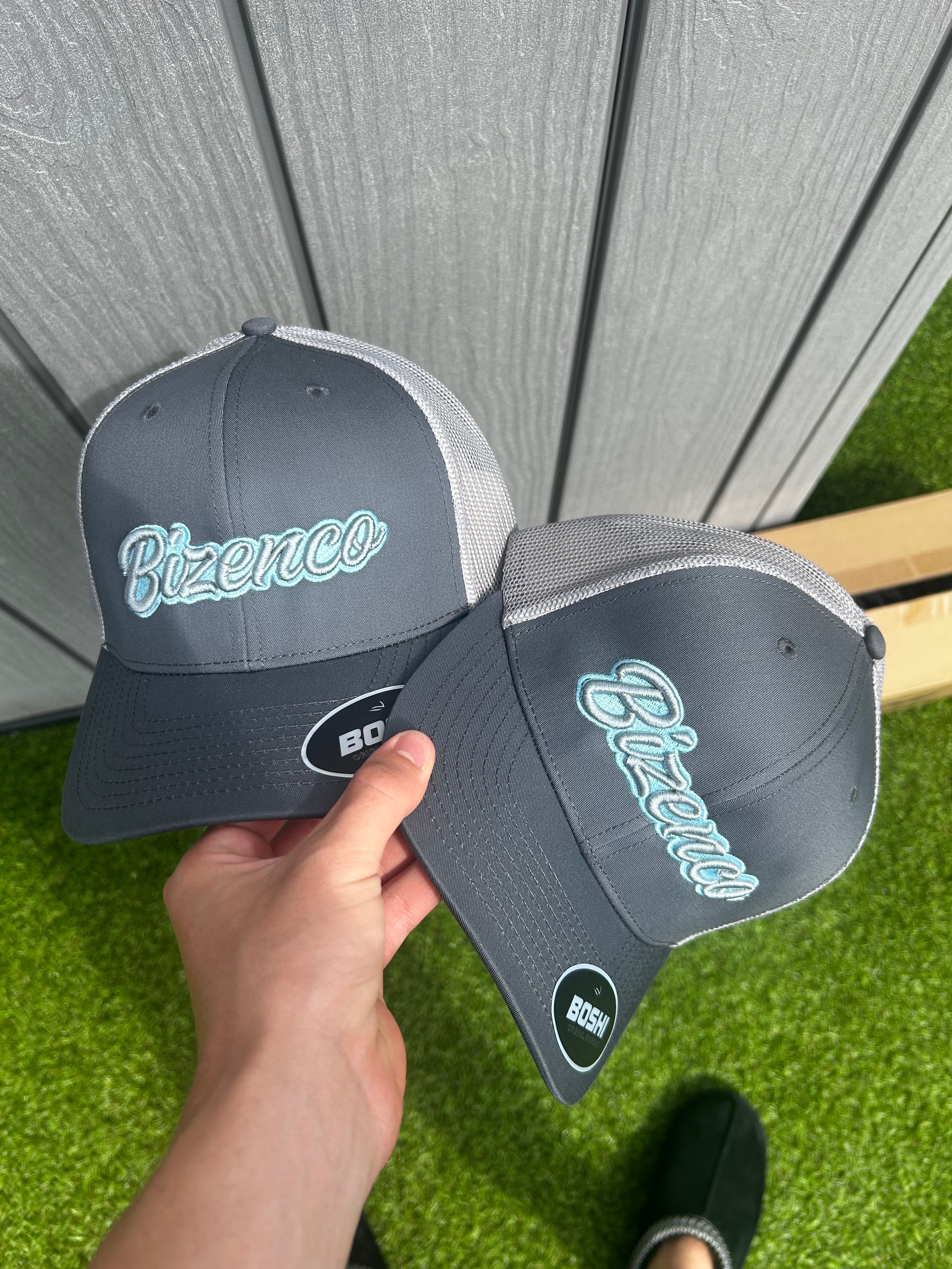 Light grey/light blue Bizenco 🧊